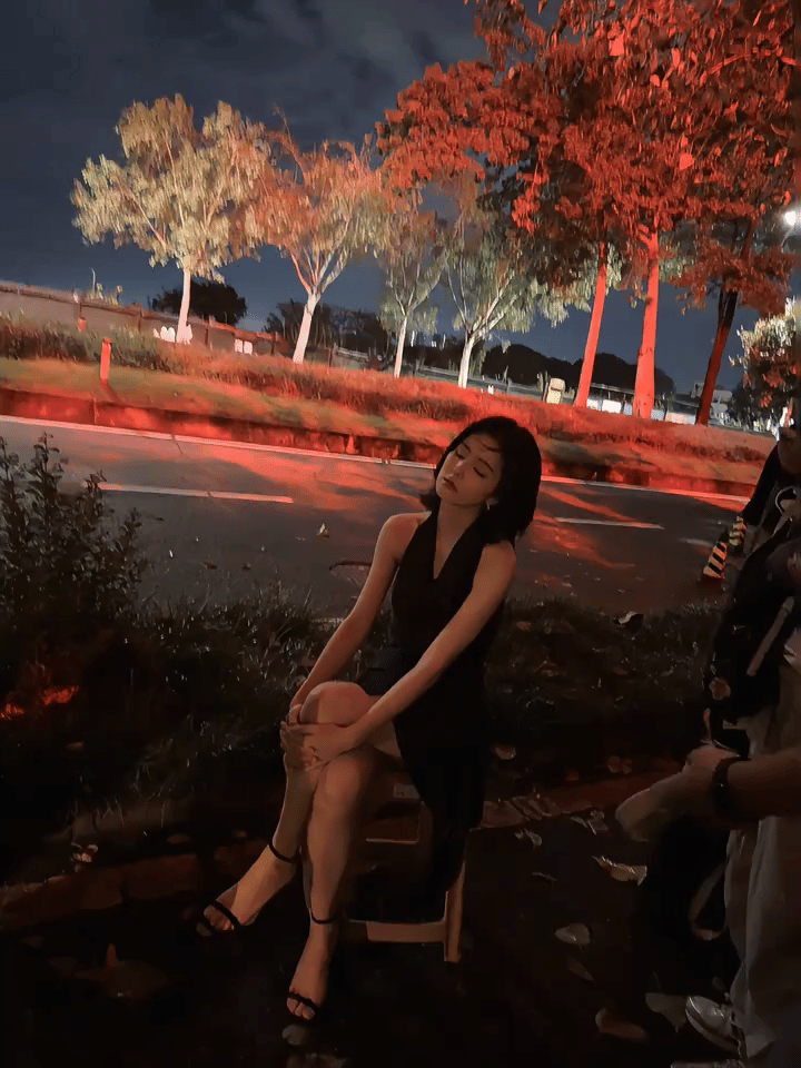 韵娜半夜不睡觉live转动图·晕呐抬头一看 天亮了白鹿粉发特工 .白鹿王韵娜