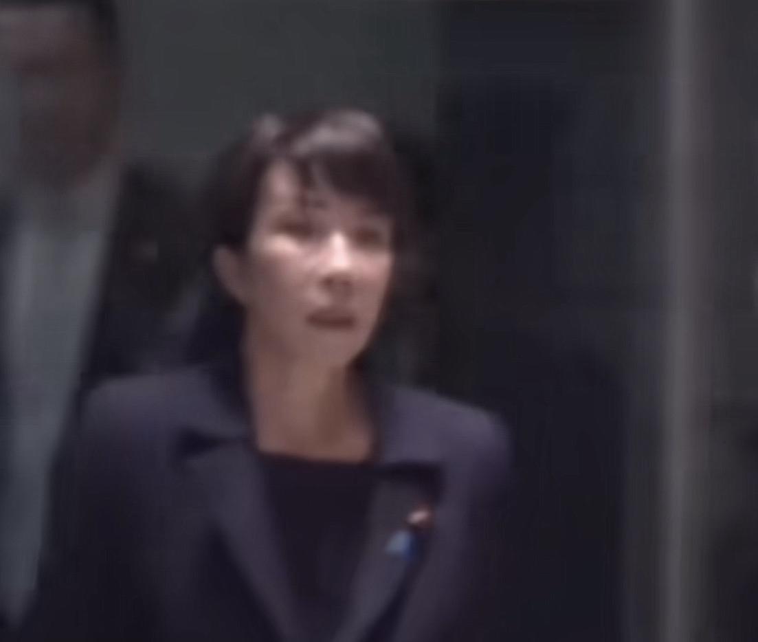 看来这次日本的地震真的很严重，高市早苗正开新闻发布会呢，房屋就晃动起来了，赶紧离