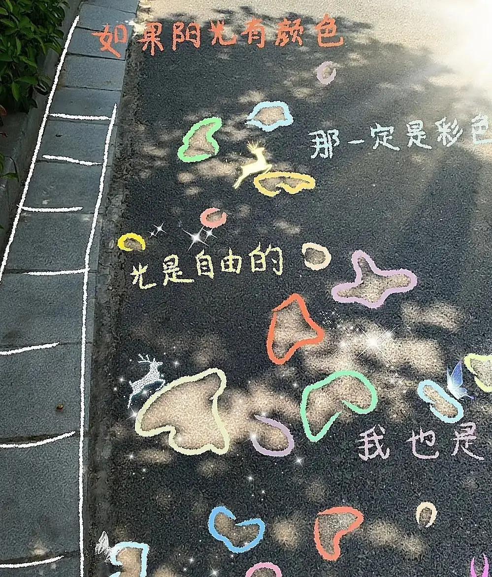 去年，一线城市互联网女孩阿琳辞去高薪工作，回老家换了份稳定文职，收入从两万五缩水