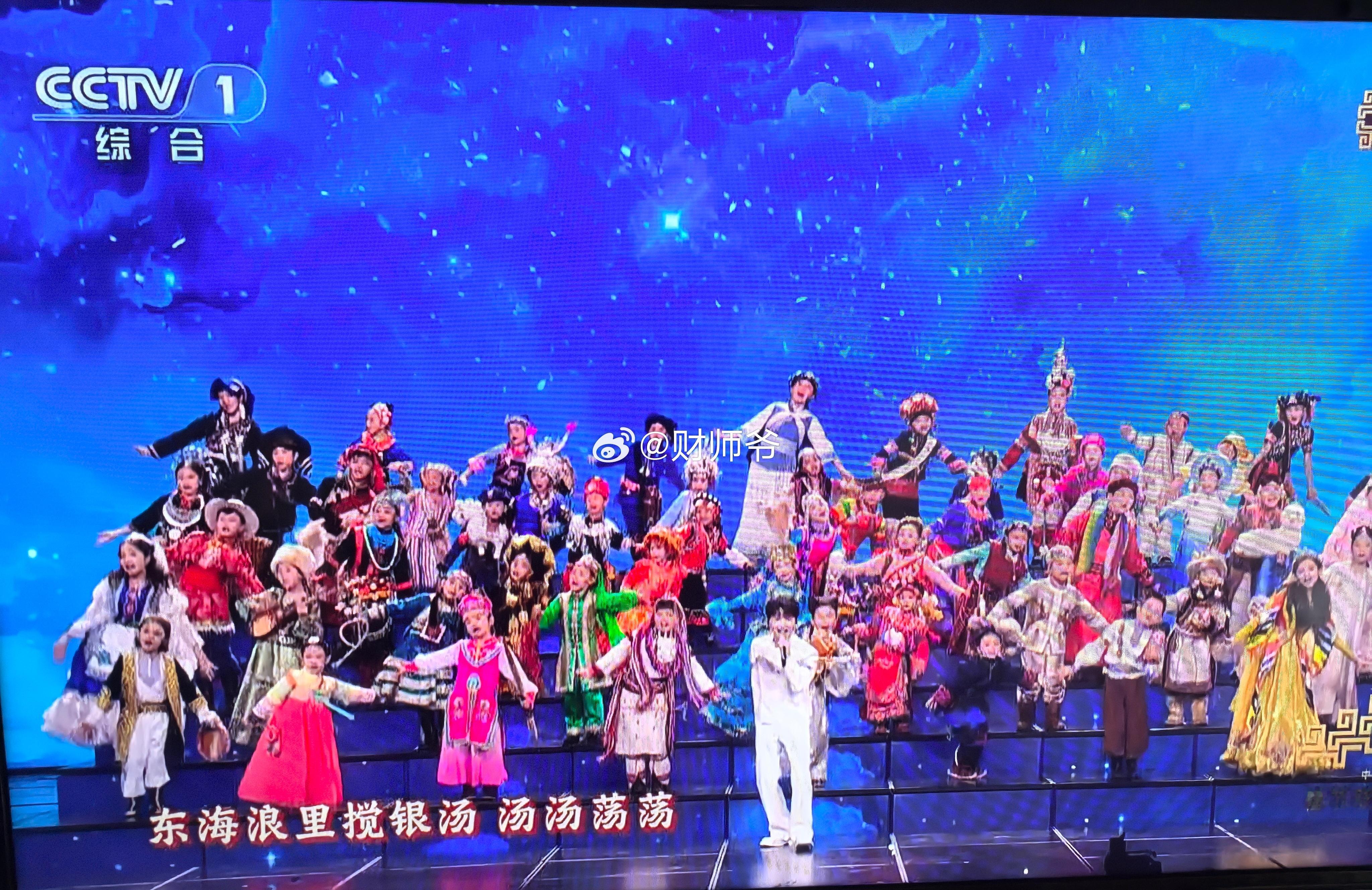 汉族宝宝终于穿上了自己的民族服装——汉服！