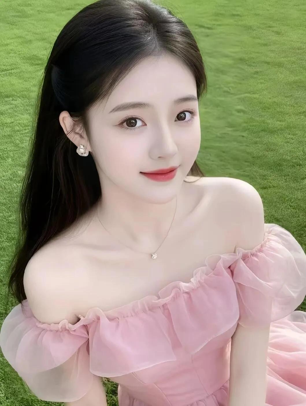 粉裙映绿草