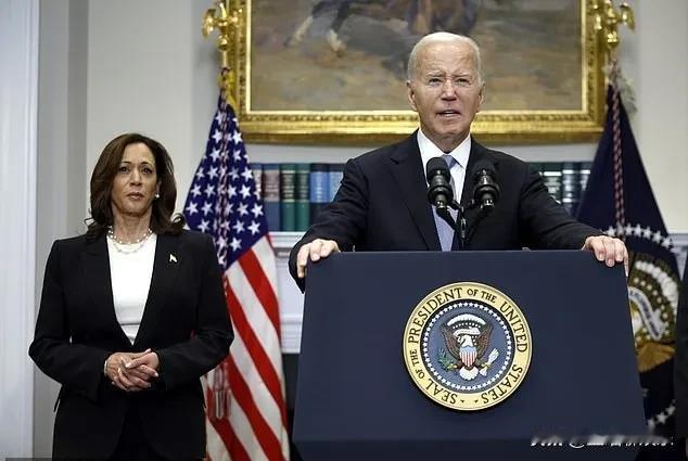 哈里斯败选后与拜登相互指责，两人起内讧。
一位白宫工作人员称，哈里斯三个月竞选总