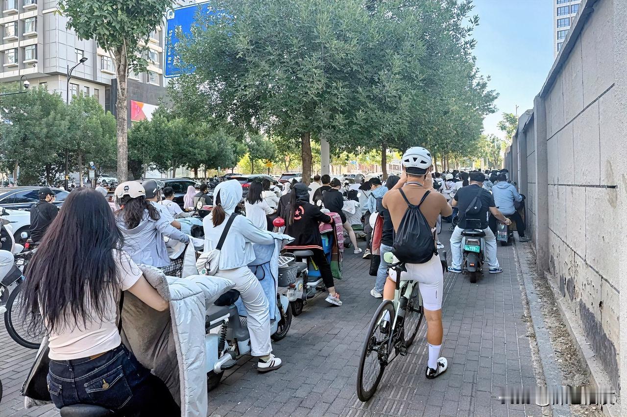 电动自行车突然一夜之间涨了上千元，这几天不管是门店还是网上，被问烂了。

有些品