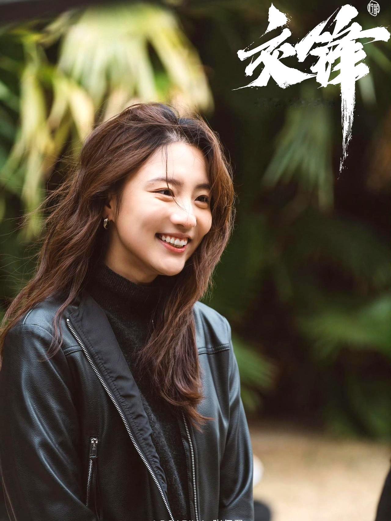 原来《交锋》里那位黄子燕，是1998年河南洛阳姑娘张伊君，颜值不输金丽娜，气质拿