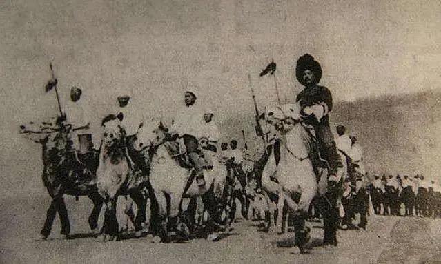 1949年张掖刚解放，一个灰头土脸的“野人”就跑到了解放军驻地，说：“我知道那个