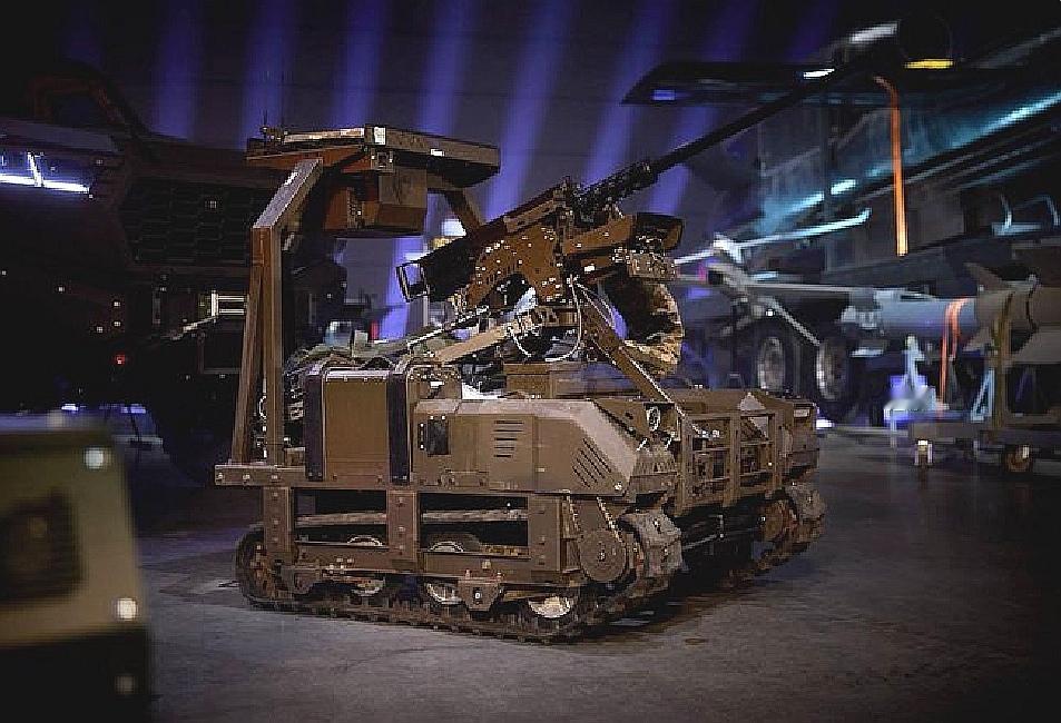 在战争历史上，乌克兰首次仅使用地面机器人系统和无人机就攻占了敌方阵地。占领者投降