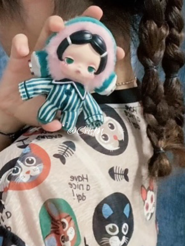从泡泡玛特领了一只🇵🇹客场球衣配色娃这sp小绿衣服的色值简直和小葡萄客场球衣