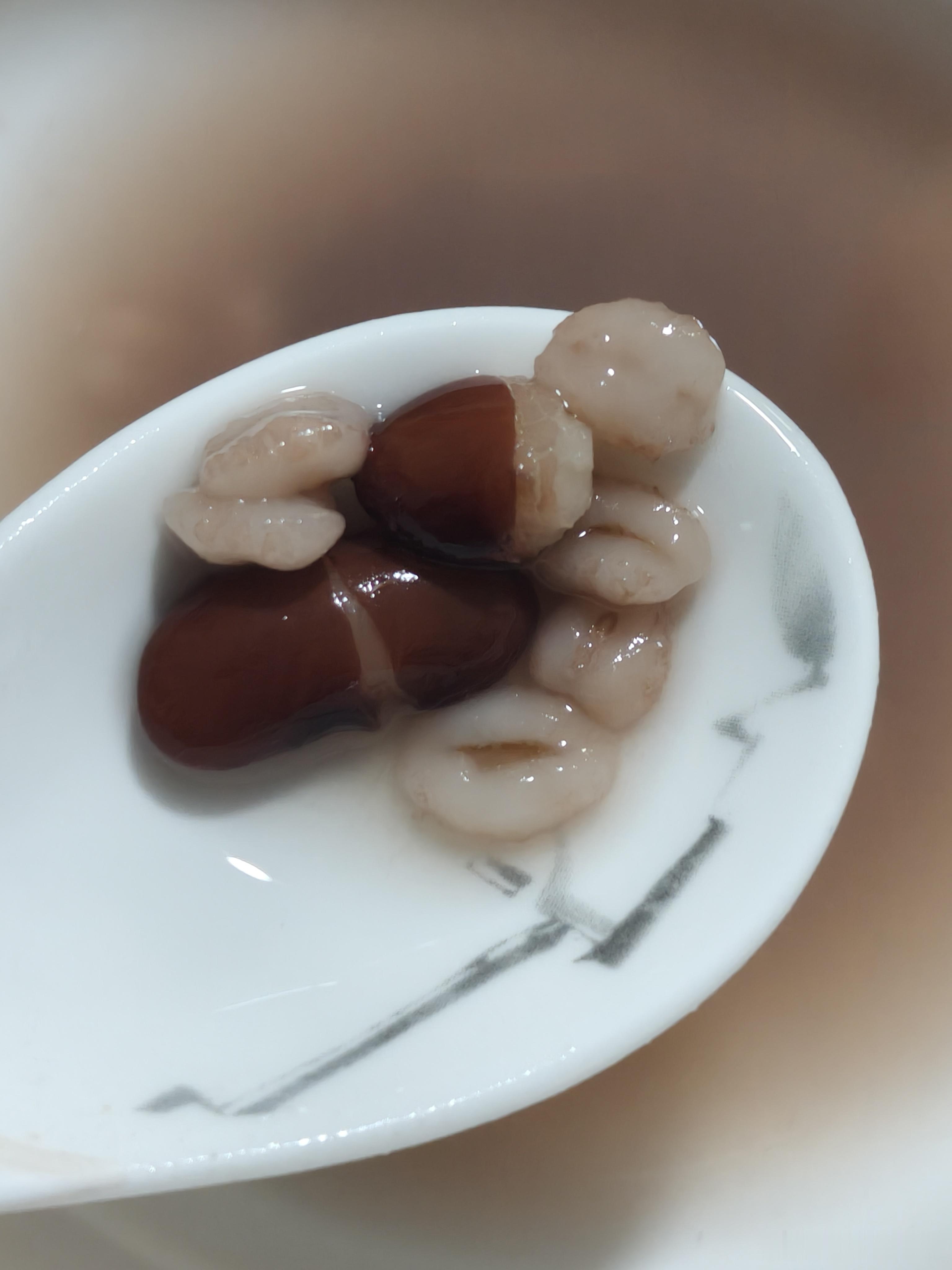 今天熬了夏天消暑糖水，青稞红芸豆汤熬好冰一冰加上糖，青稞q弹，红豆香甜软糯今天的
