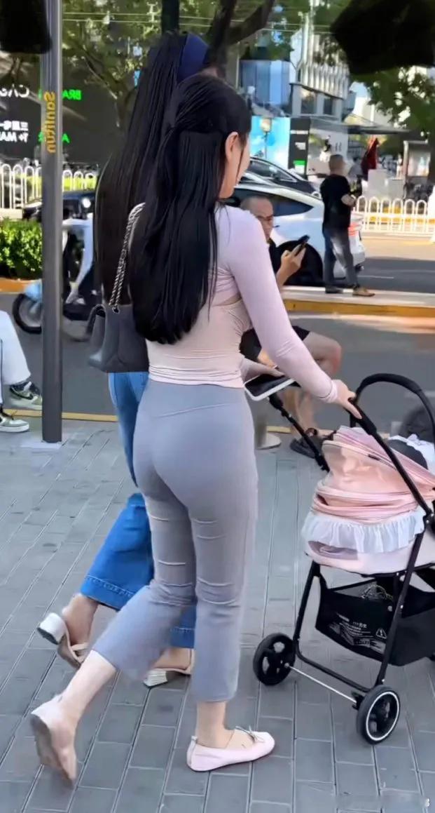 时尚穿搭今天穿什么ootd 带娃还是很废妈的 