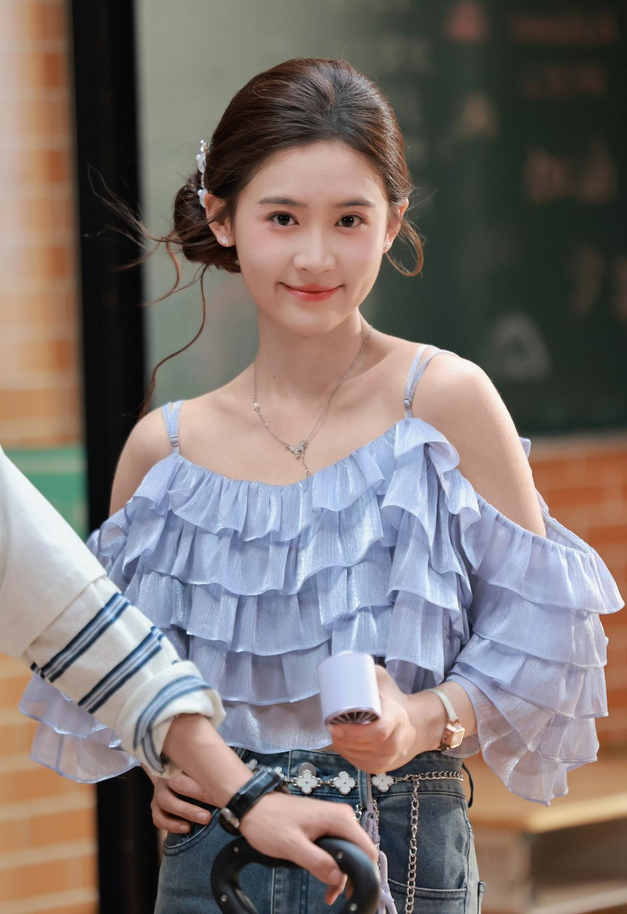 翟一莹多套路透妆造✨元气甜妹，每套穿搭都好有少女感
