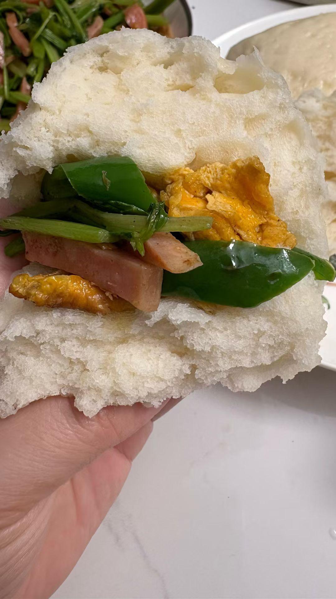 继续保持轻食，加强锻炼，尽快把体重恢复到正常水平。
还得迎接元宵佳节。还能大吃一