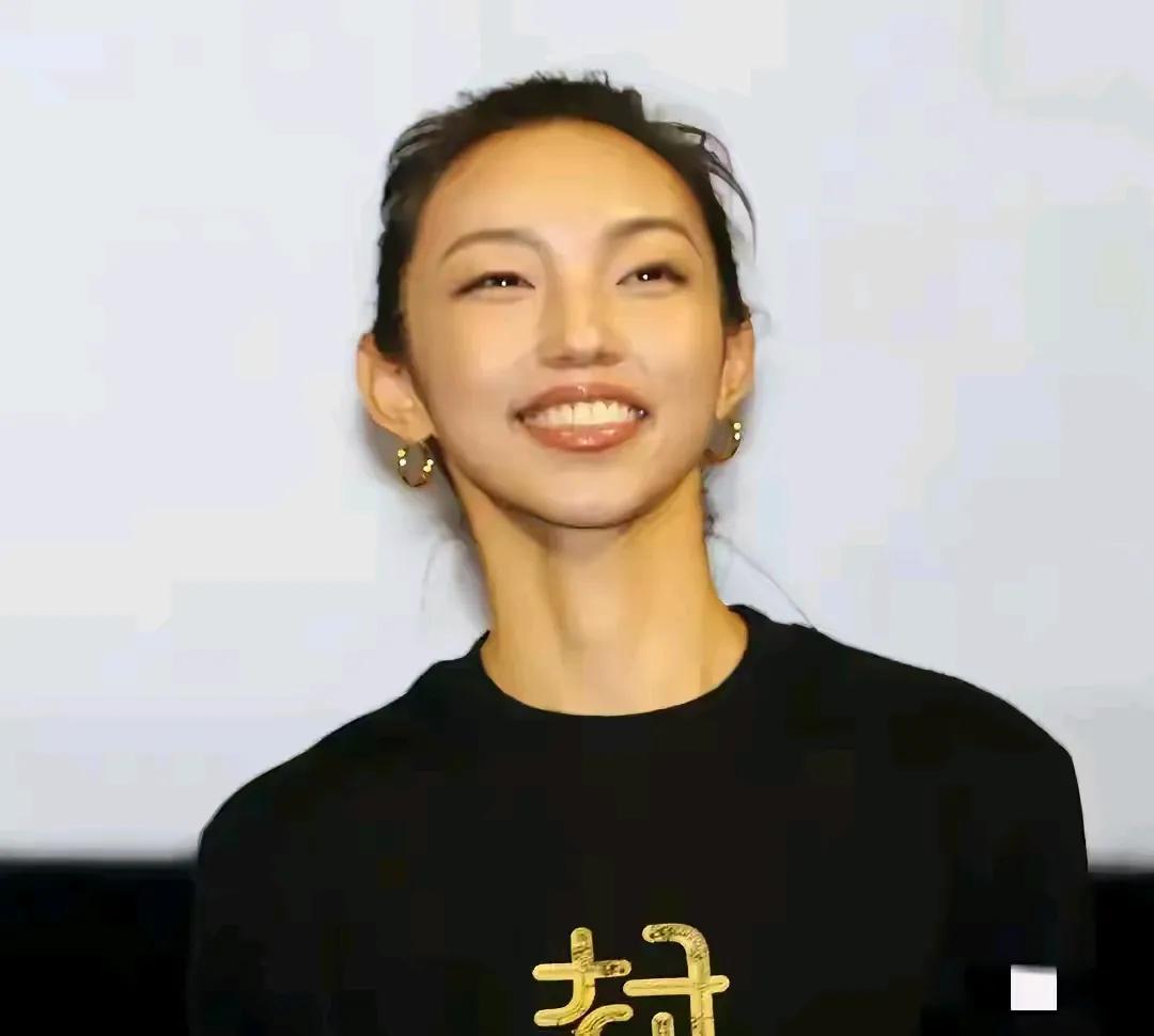 那尔那茜凉了，以后她在演艺圈没有前途了。其实就算她没有这档事，她的长相不符合大众