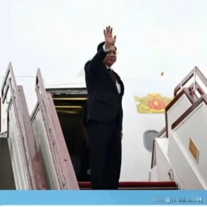 缅甸总统敏昂莱率团访问俄罗斯
     据缅甸国家电视台8月17日消息:当时上午