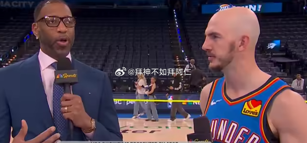 NBA季后赛继续进行，雷霆主场122-113战胜马刺，将西决系列赛大比分追到1-