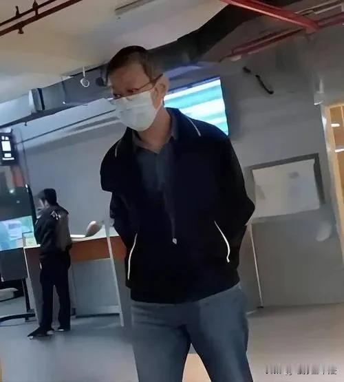 琼瑶得感谢前夫，幸亏两人还有个亲儿子，要是没有这个儿子，平鑫涛和琼瑶又不生，那琼