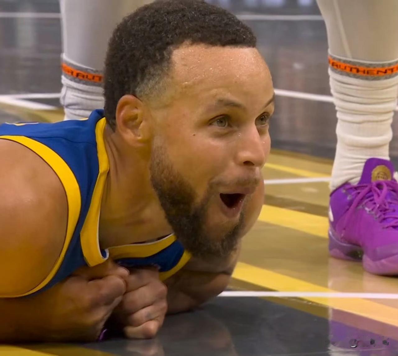 紧张了！科尔谈库里的关键罚球：

“那个时候，我有点紧张，我不说谎，尽管他是库里