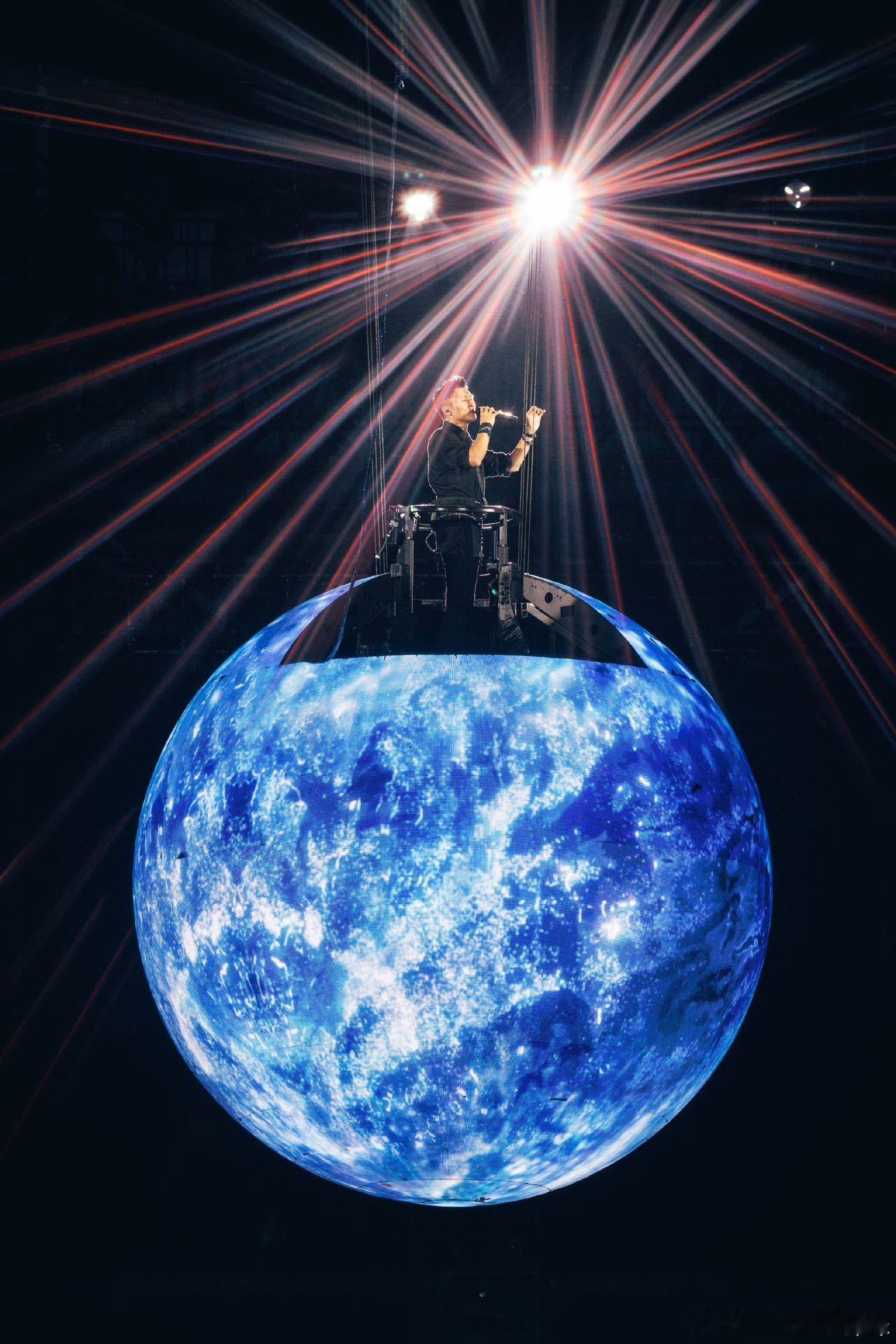 太原公交为谢霆锋歌迷免费一周不愧是宠粉之城太原！谢霆锋演唱会期间，公交免费周期覆