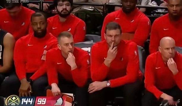 NBA 罕见！杨瀚森连续4罚丢了！镜头语言给到开拓者教练组，集体懵逼中……掘金5