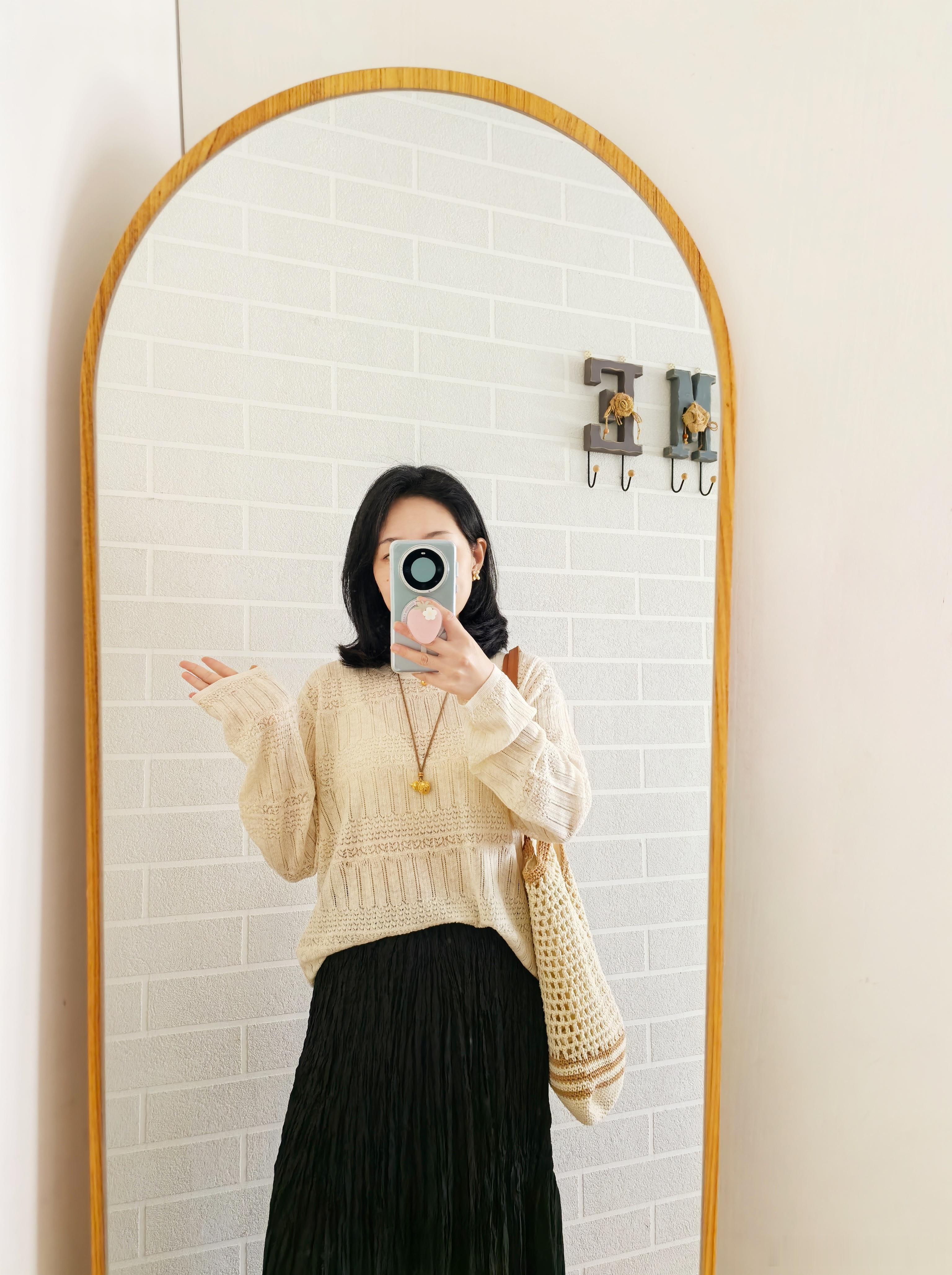杏色罩衫+黑色三宅裙这身日常通勤都很🉑随手拍今天穿什么ootd ​​​