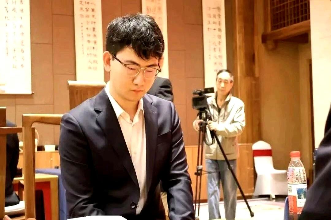 围甲又爆猛料！丁浩再赢芈昱廷，“冬日战神”真不是吹的！
 

2025年11月2