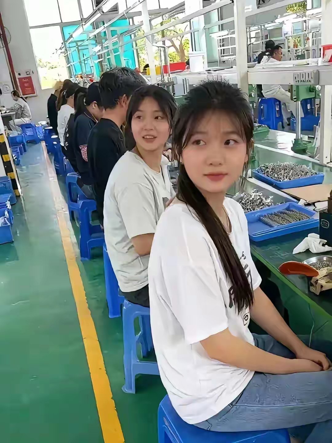 这厂妹长得真水灵，娶她要多少彩礼？ 