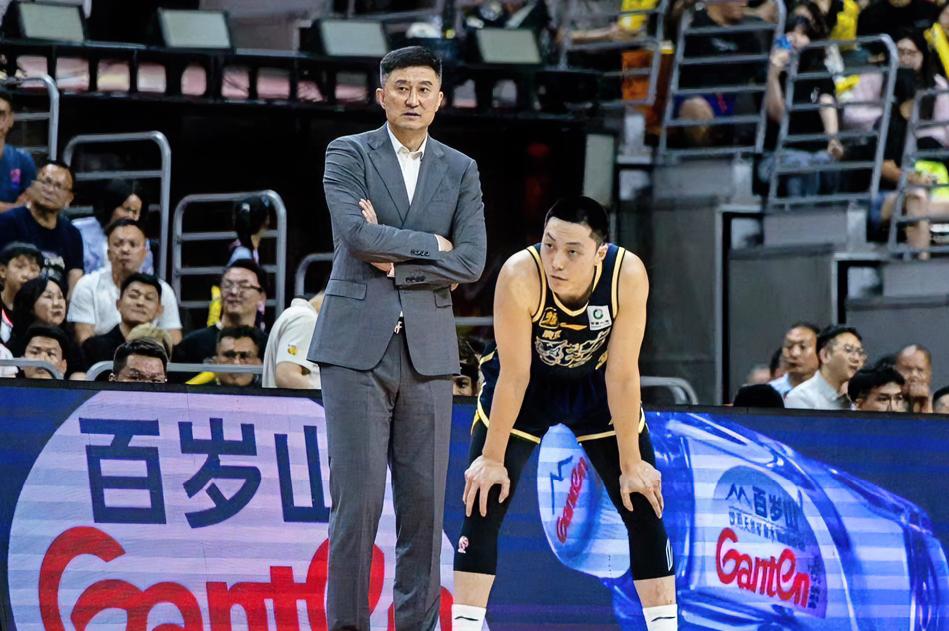 朱芳雨：杜指导，你又在显摆自己的执教能力？？？之前没打的激活了，比如张皓嘉。
杜