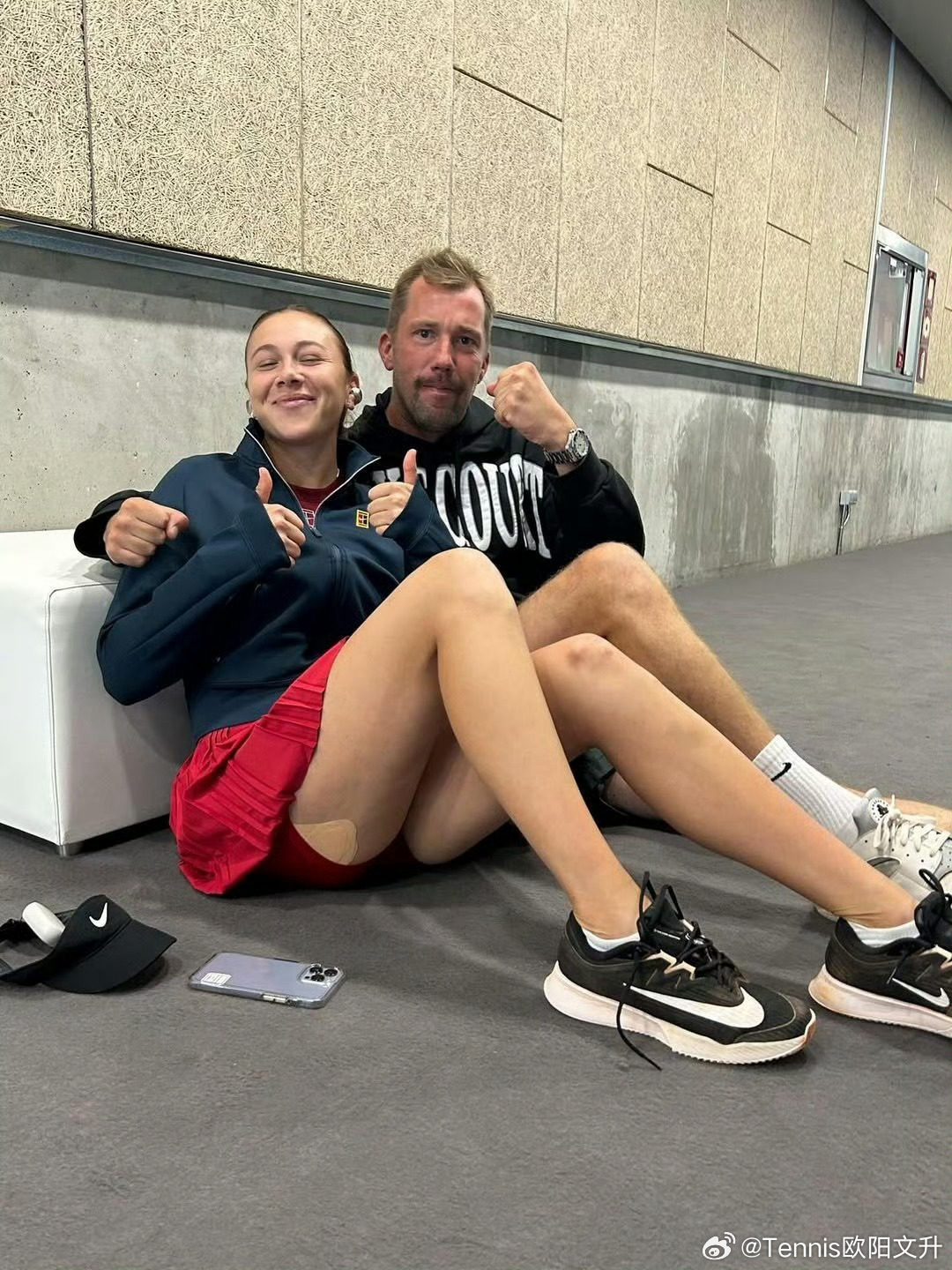 又到了分手的季节吗？继前两天斯瓦泰克和费赛特分道扬镳后阿尼西莫娃宣布与教练弗莱斯