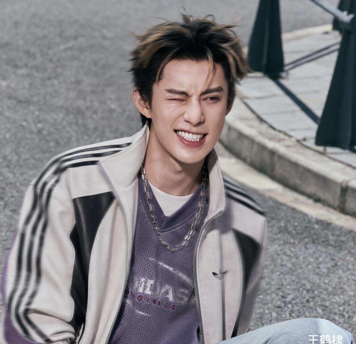 ✨王鹤棣 × adidas三叶草
棣棣和三叶草也太适配了吧🔥
肆意洒脱的街头少