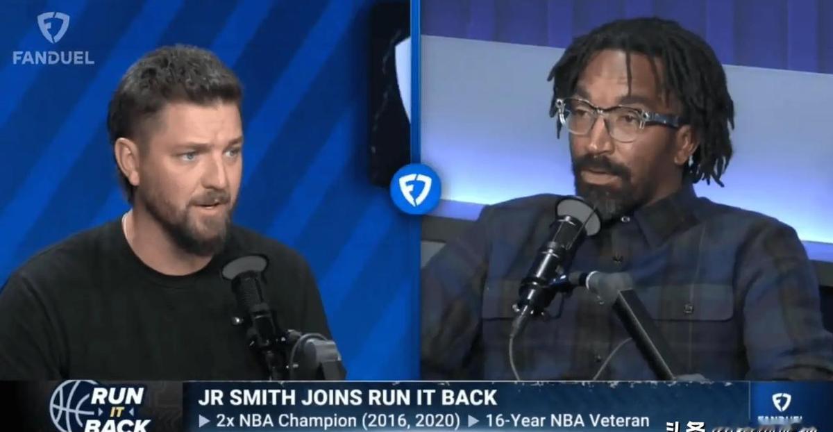 37岁场均29.6分你敢信？
库里刚干完这件事：连续5个赛季扔进300+三分，历