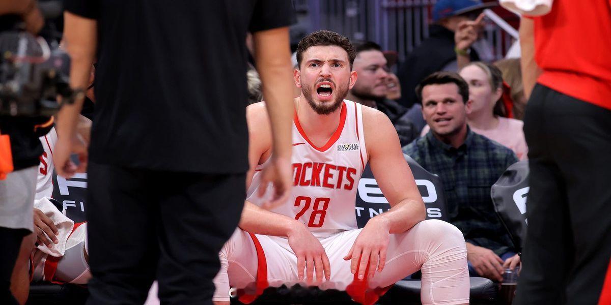 上赛季火箭队在申京在场的情况下，净防守效率提高了2.7分，而本赛季则下降了7.9