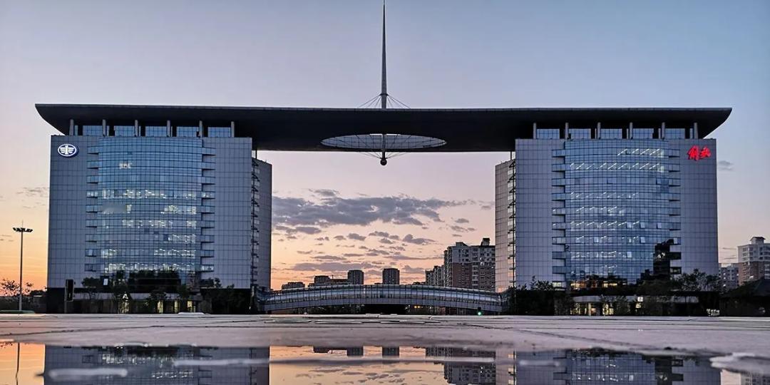 中国一汽“东风系”再扩容！张小帆履新党委常委、副总经理
1月28日，中国一汽宣布