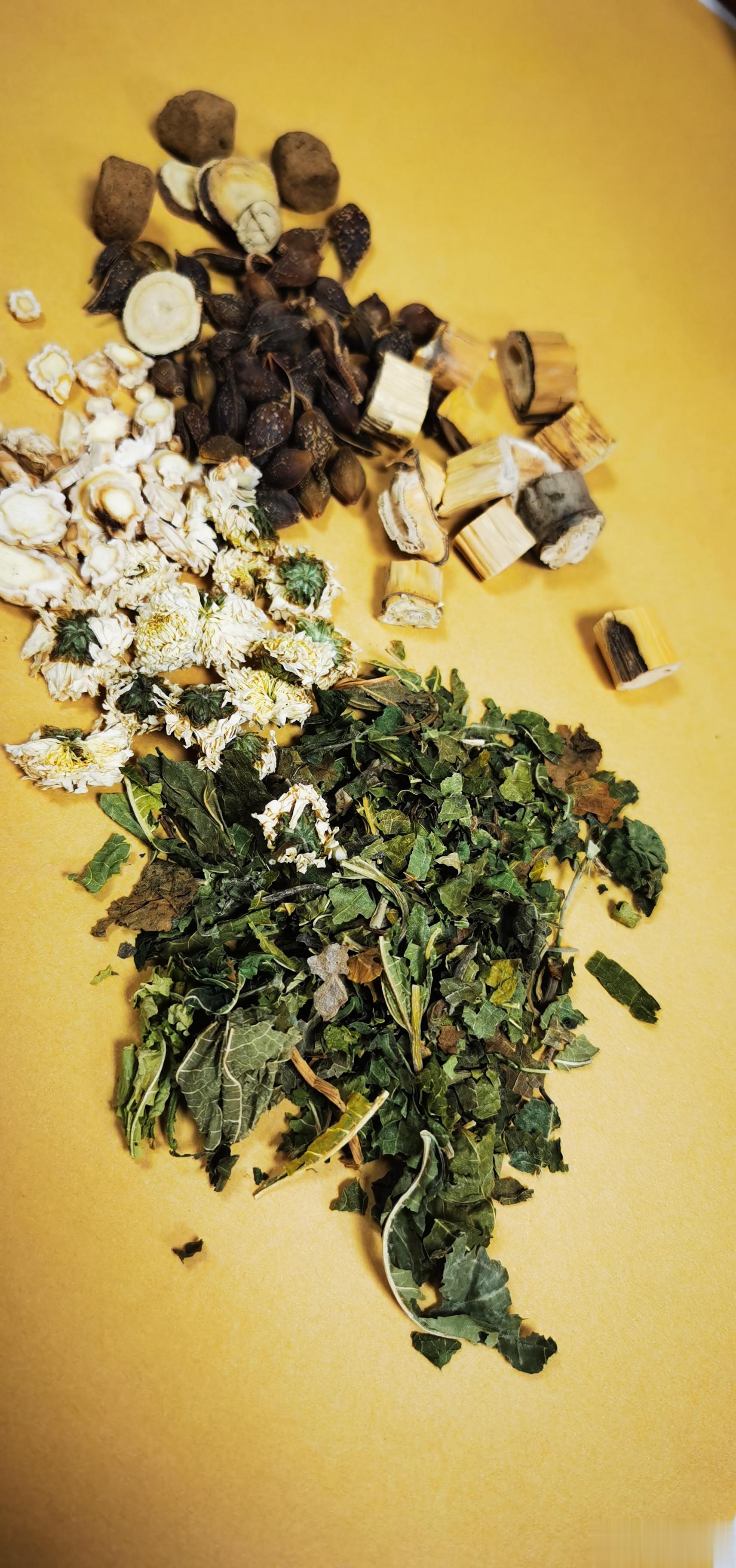 记住这15味药，中药学基础有了[鲜花][鲜花][鲜花]下火：黄连攻下：大黄清心：