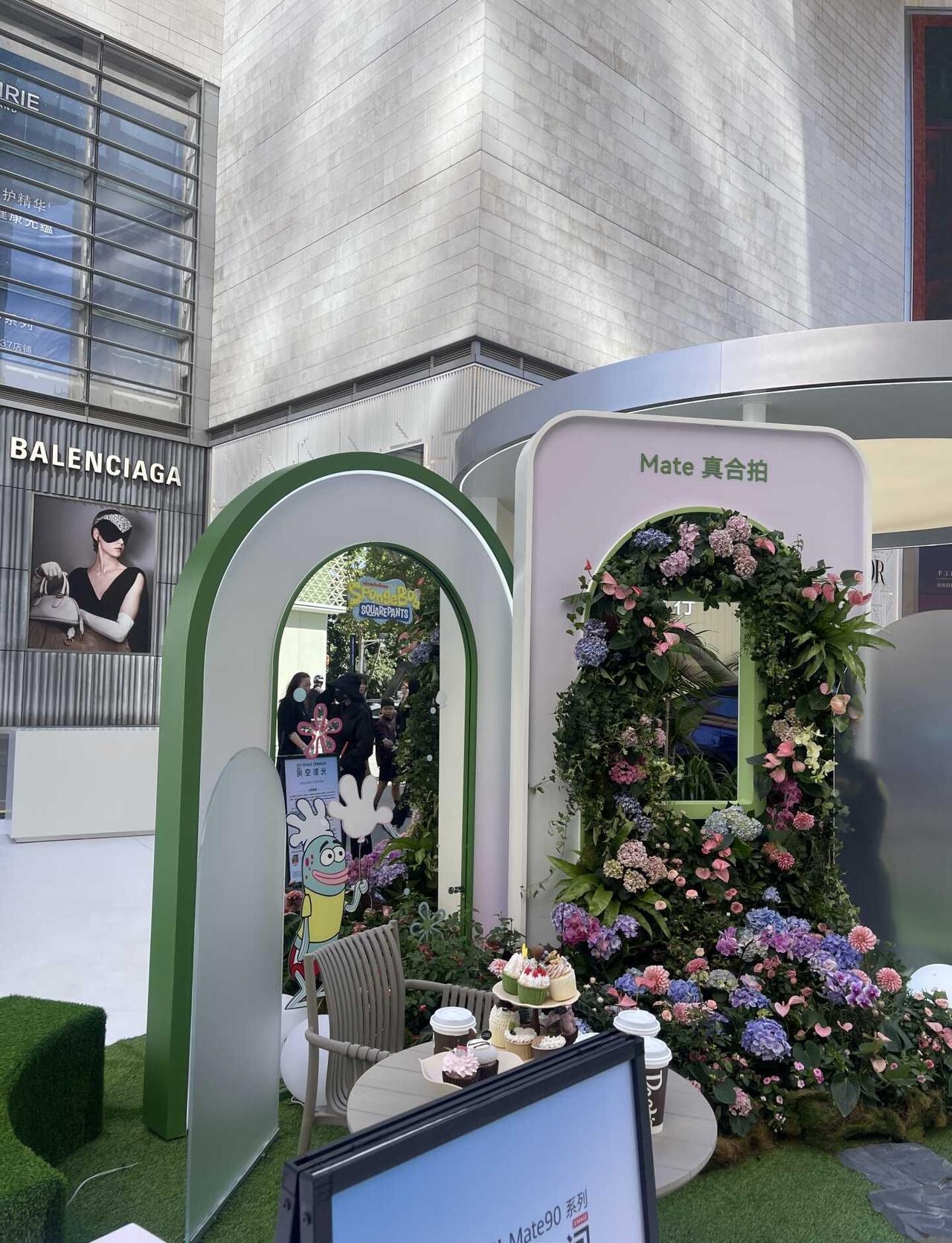 德基户外华为展华为Mate90 Mate一起发光吧