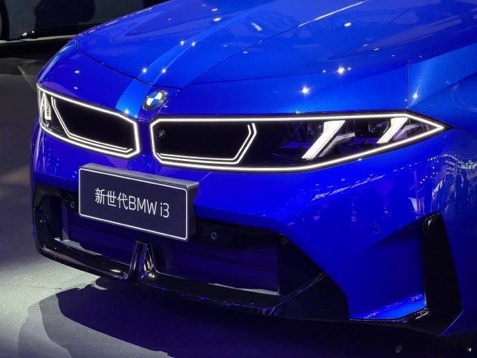新世代BMW iX3 26.99万起 成都车展现场，基于新世代纯电平台打造的国产