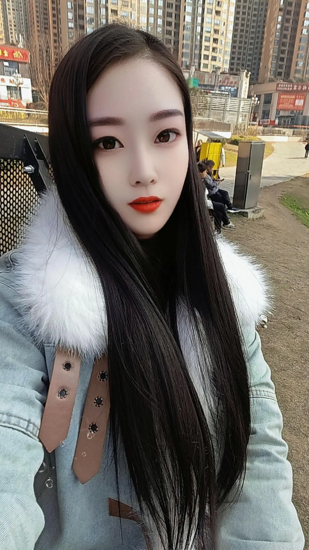 慢慢的你会明白，很多东西都是悄悄结束的，哪有什么答案，沉默和疏远就是答...