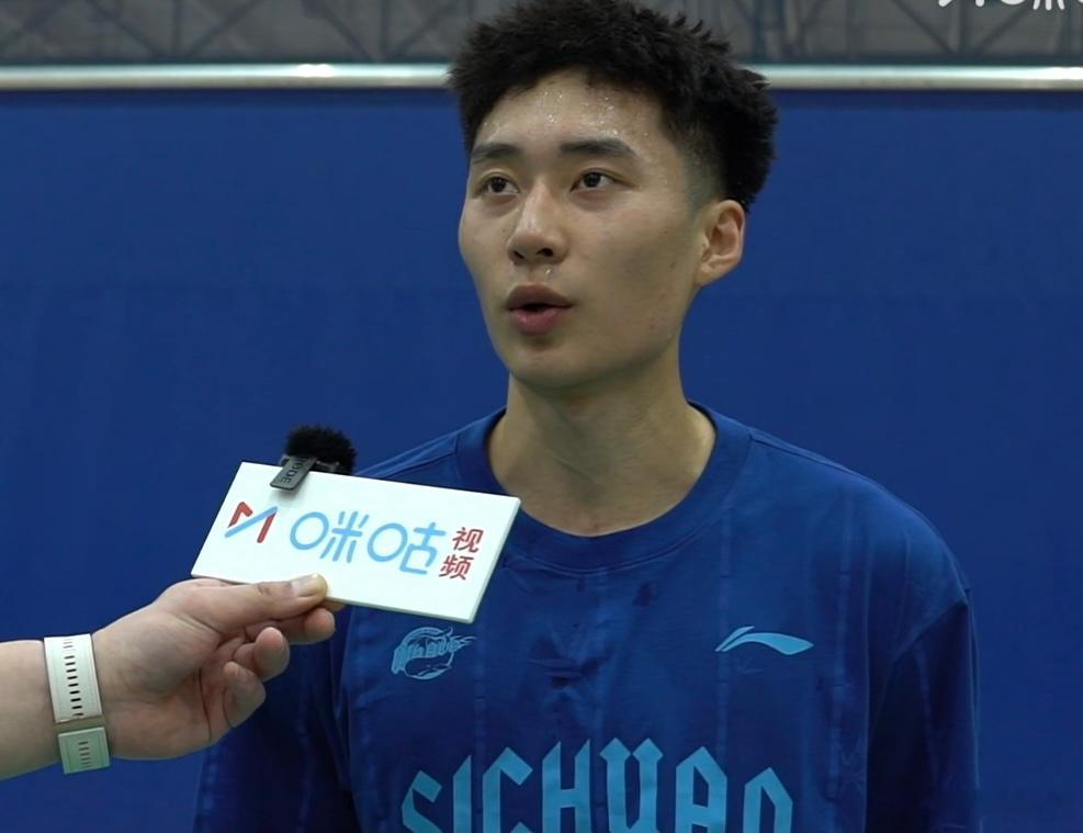 深陷欠薪风波，四川男篮还是照常完成体测，队员段睿骐谈到了自己的伤病恢复“现在已经