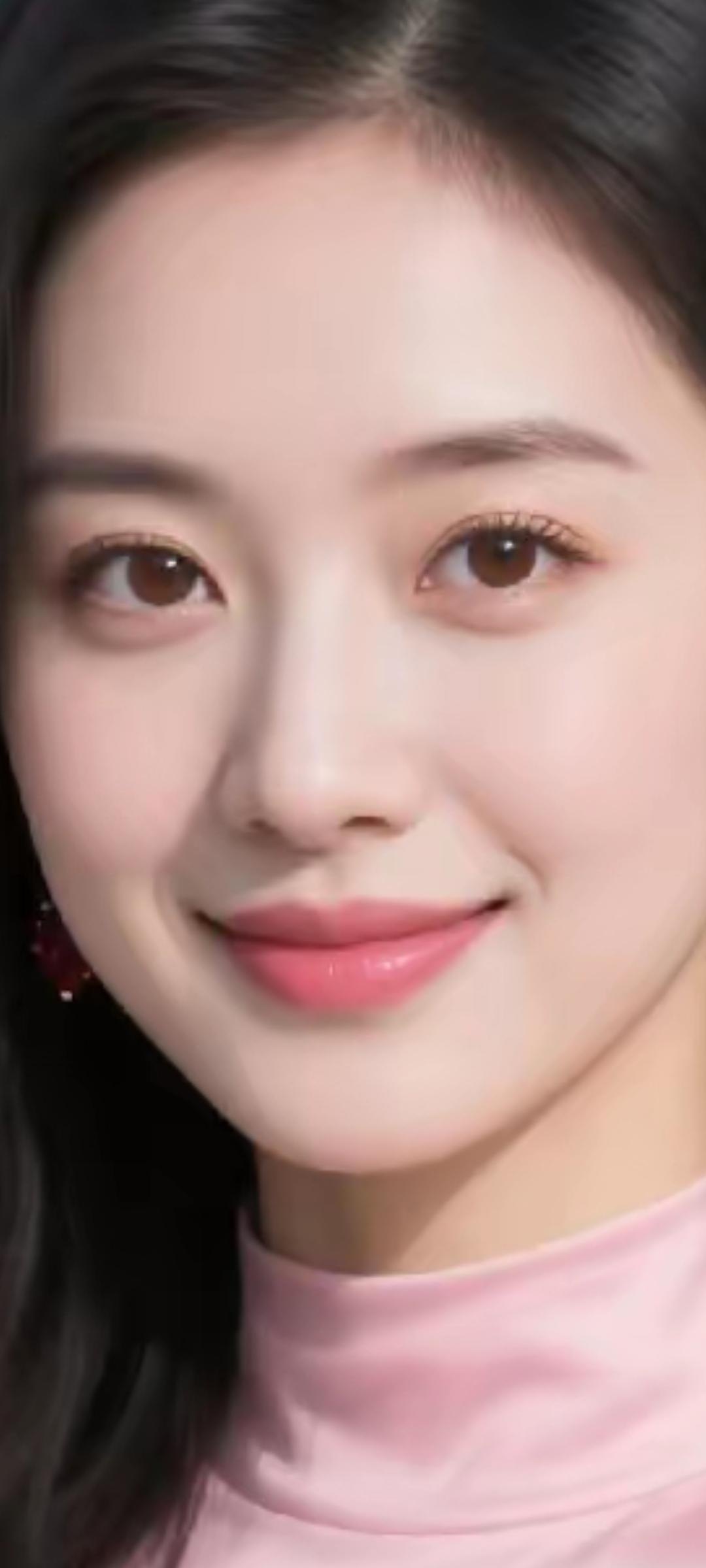 温柔甜美的粉色少女，微笑如春风般温暖。
