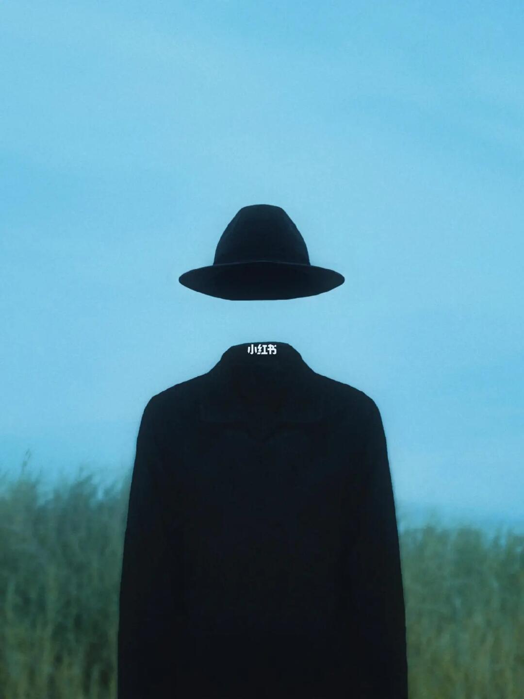 𝓛𝓸𝓷𝓮𝓵𝔂 𝓲𝓷 𝓽𝓱𝓮 𝓫𝓵𝓾𝓮𝓼