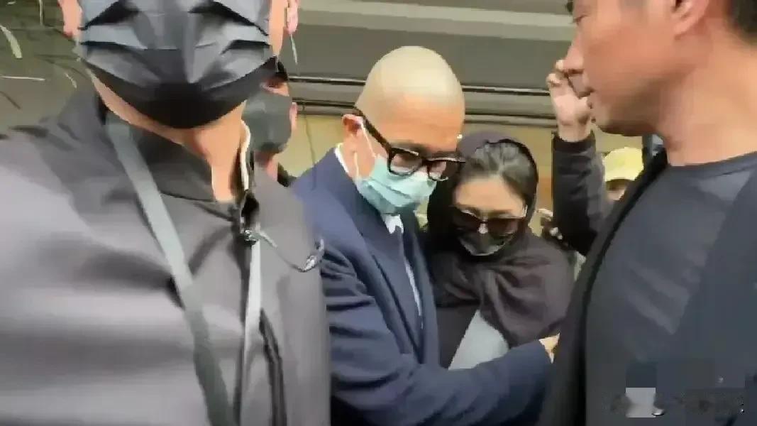 大S用强有力的事实证明，她和光头感情好的不得了！他们两个就像连体婴儿一样出现在大