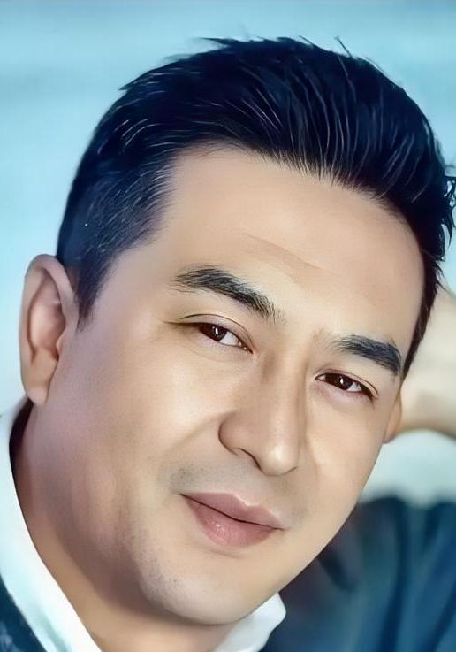 多年前，杜珺随口一句“他是靠我爸才有今天”，直接让张嘉译背上了“吃软饭”的骂名。