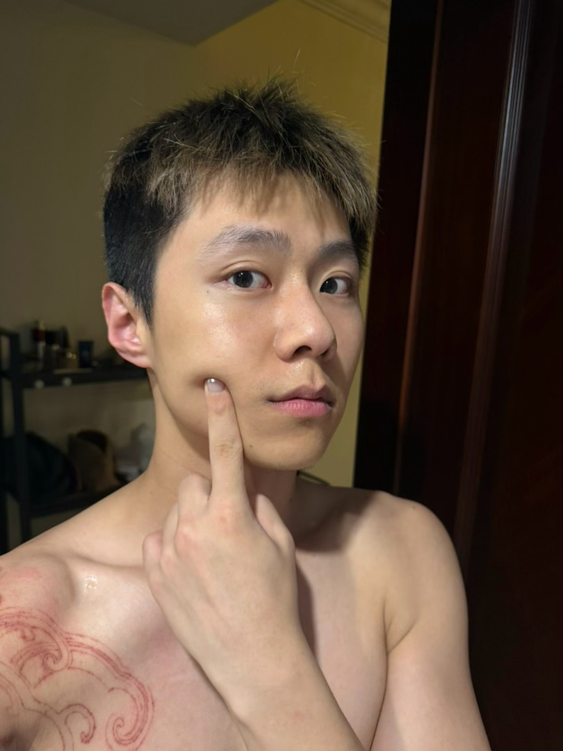 从小孟那里搞来的一个VC乳。牌子我不认识第一次用的时候我吓死，因为感觉有10个熊