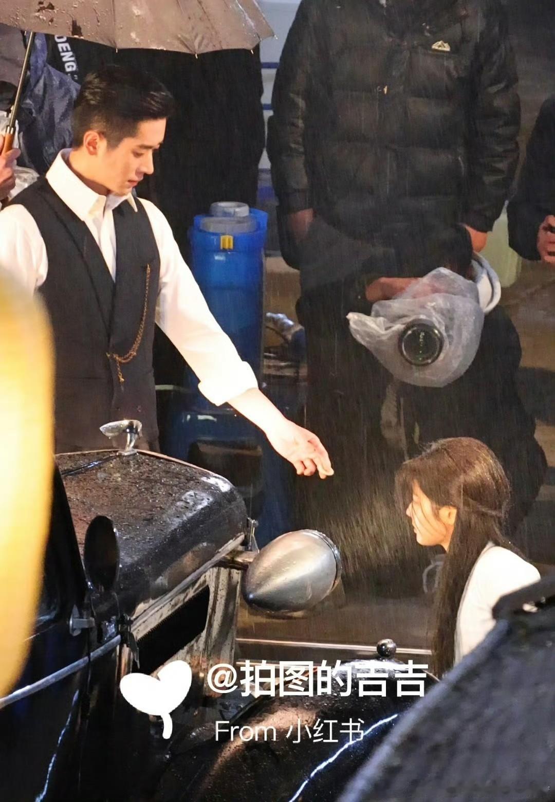 这次是真的阴湿男吻上破碎女了刷到虞昶轩叶平君初遇片段就停不下来，直接在主页循环一