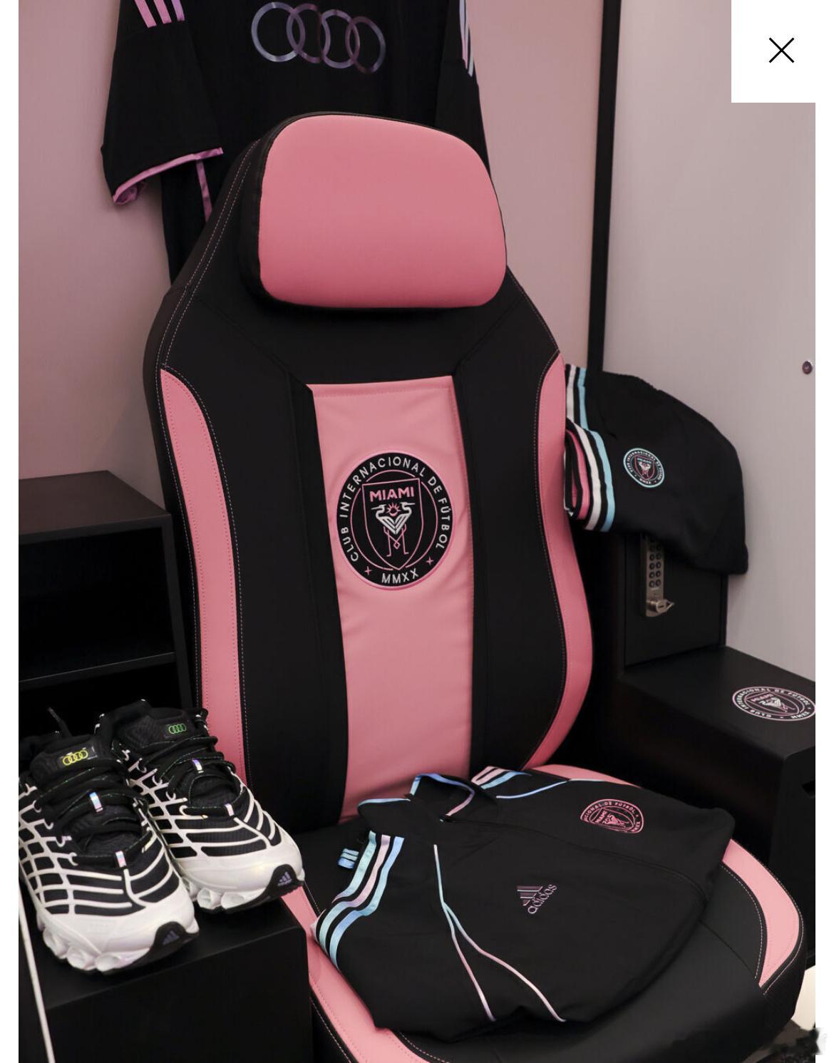 梅西 包括梅西在内的迈阿密国际足球队队员身着限量版球衣来到比赛现场，庆祝奥迪Re