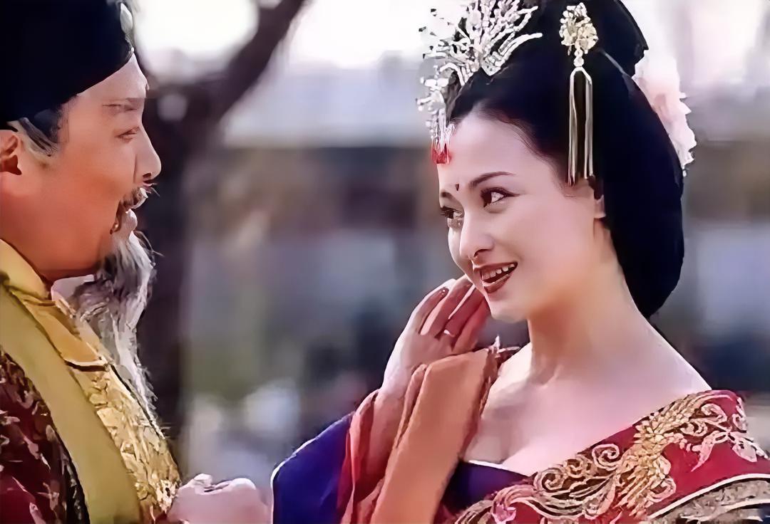 737年，棣王李琰睡在娇媚的小妾房里，一晚欢愉。第二天，他就被李隆基押到宫中："