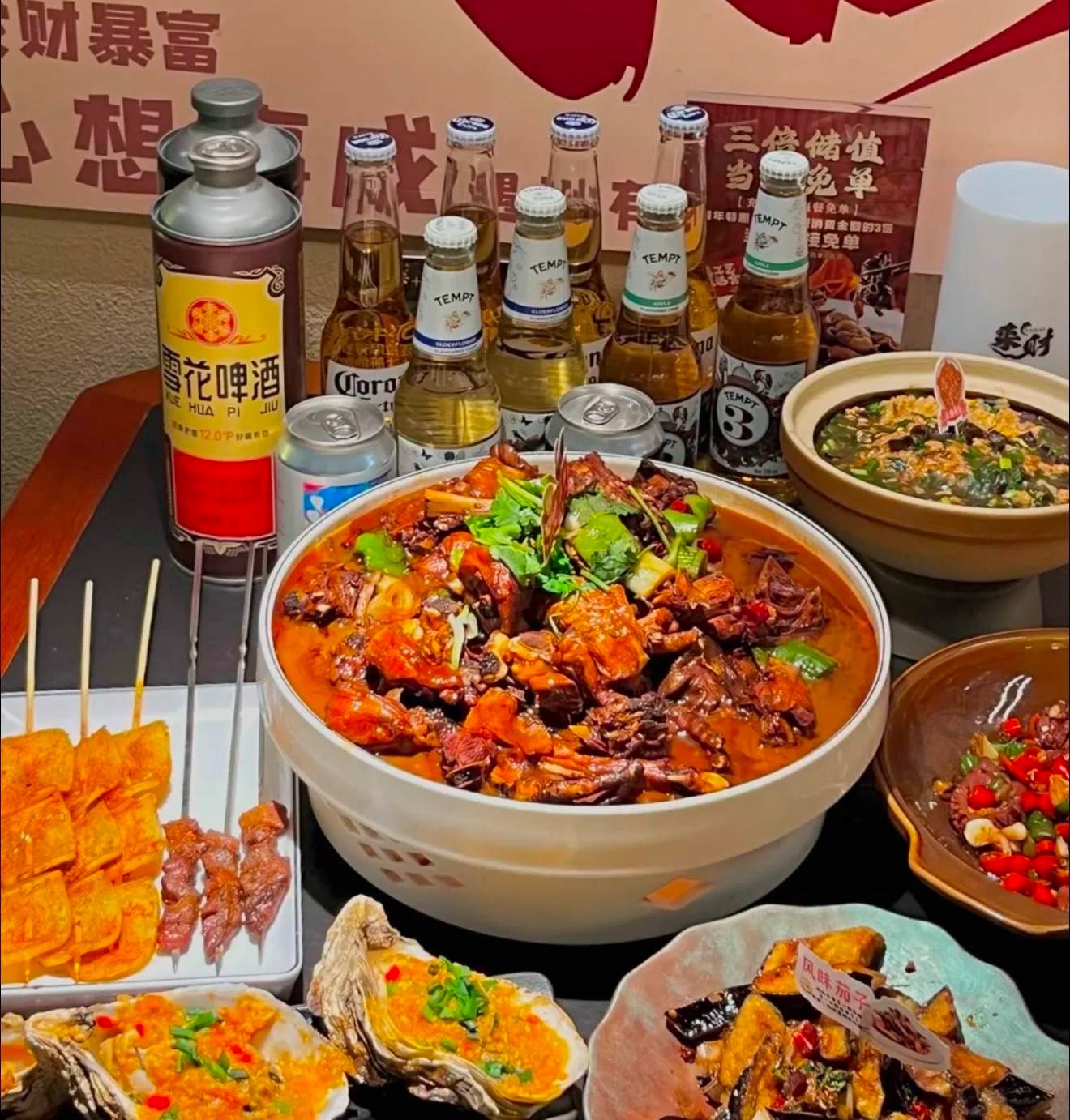 简评！受外围利好影响，早盘市场高开后维持震荡格局，黄白线分化明显，权重股走势较强