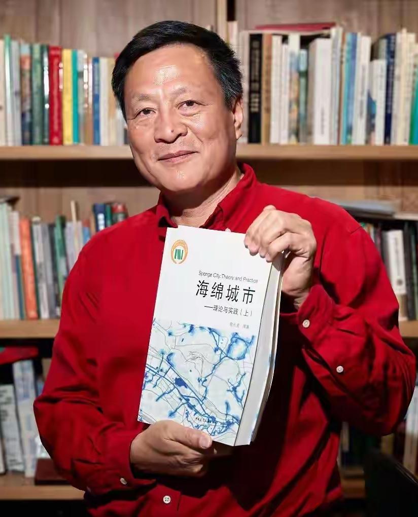 62岁“海绵城市”大佬俞孔坚，巴西出差不幸坠机
 
巴西时间9月23日，北大教授