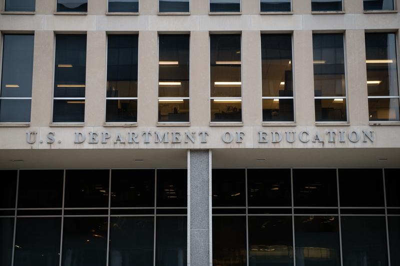 特朗普多项激进政策真是给全球带来了巨大冲击。再次入主白宫后，他以“美国优先”之名