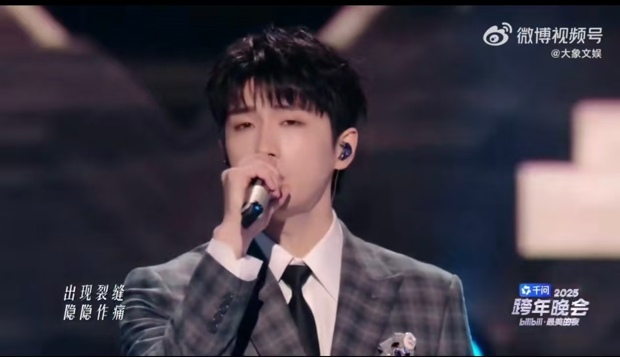 千问导演了反方向的钟 千问这波“反方向的钟”太会戳回忆了！《终极一班》“东婷”同