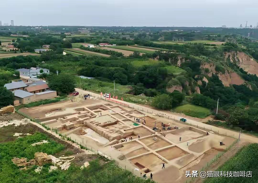 600万平方米。八个故宫那么大。5000年前。

这三个数字放一起，你第一反应是