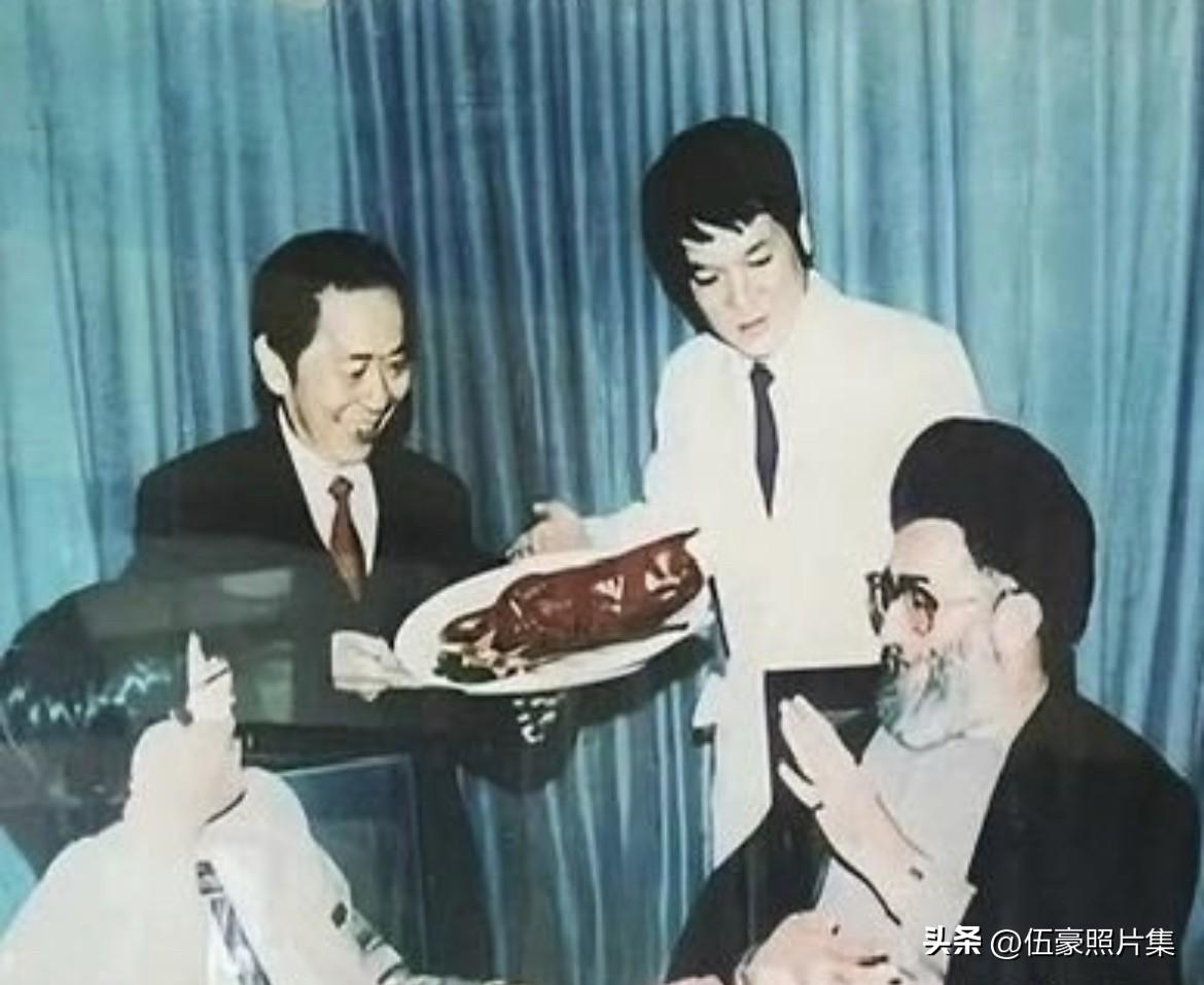 1989年5月，时任伊朗总统哈梅内伊访华，在紧张的国事活动间隙，哈梅内伊一行前往